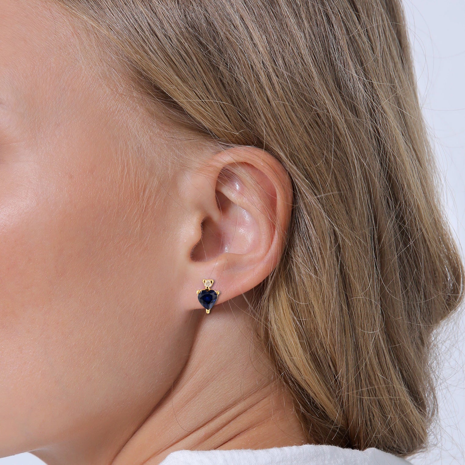 Gold - Elli DIAMONDS | Ohrstecker Herz | Laborgezüchteter Diamant (0.008 ct) & Saphir (Blau) | 925 Sterling Silber vergoldet