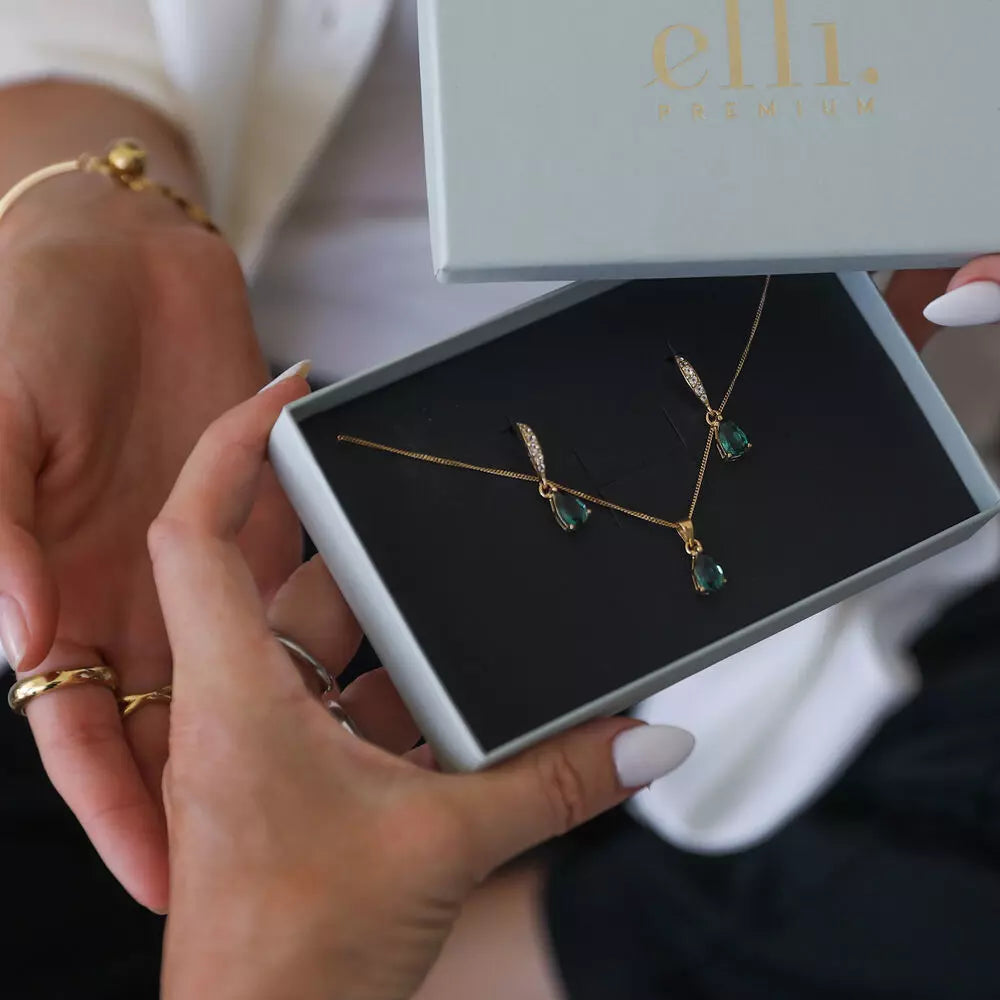 Schmuckset mit grünen Kristallen als Geschenk