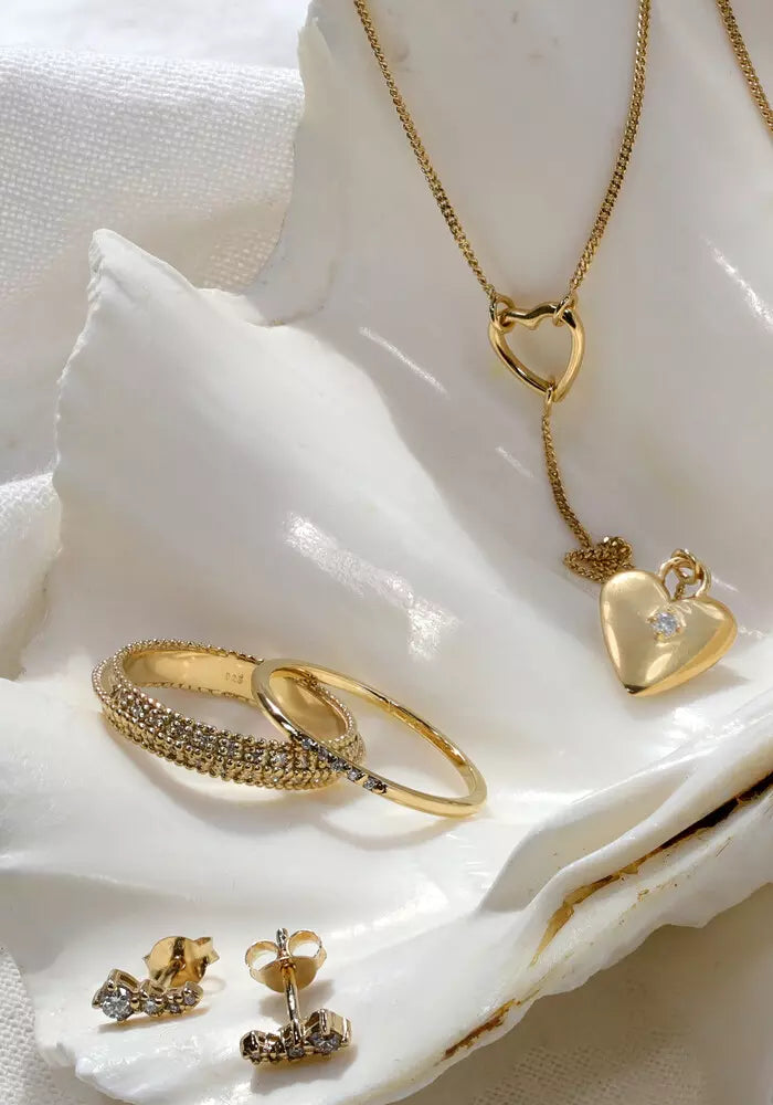 Schmuck mit Diamanten, Ringe, Halsketten und Ohrstecker mit Diamanten