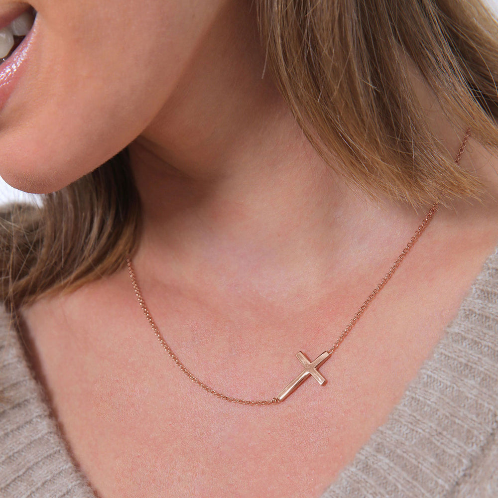 Link necklace cross