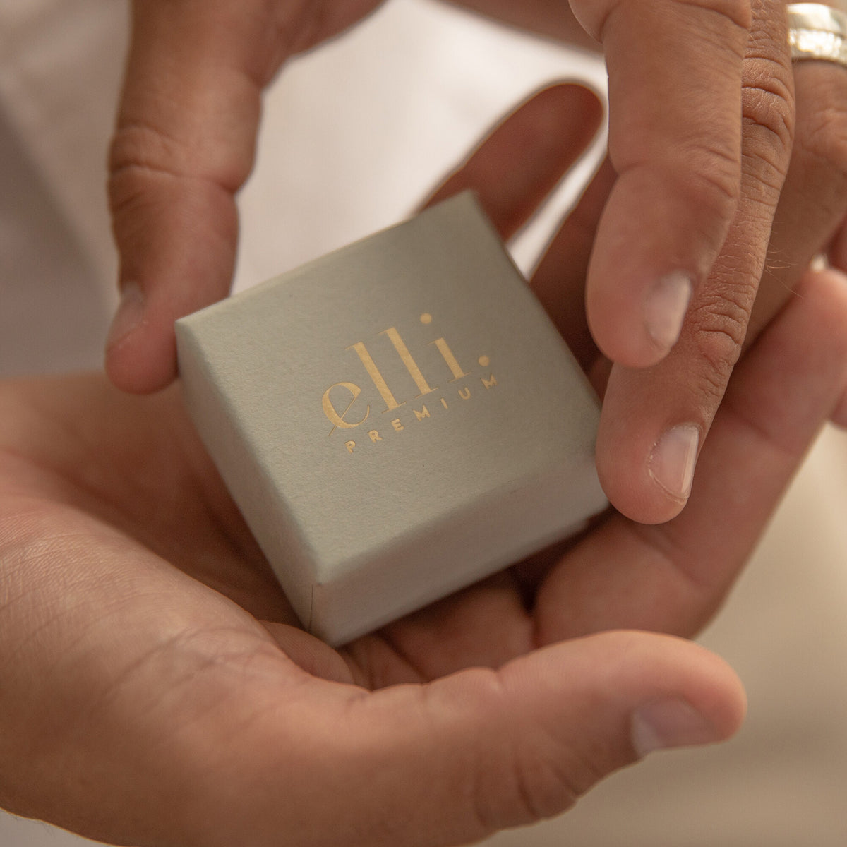 Hellgrün - Elli PREMIUM | Geschenkverpackung M | für Ringe & Ohrringe