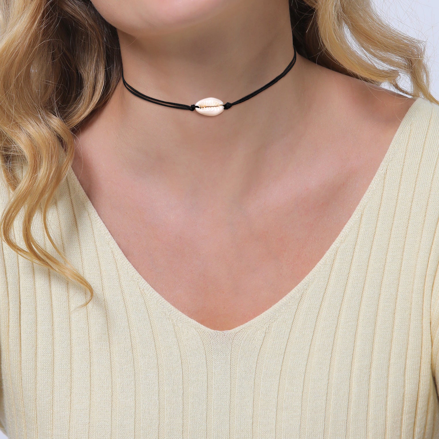 Chokers cowrie shell - Main Image