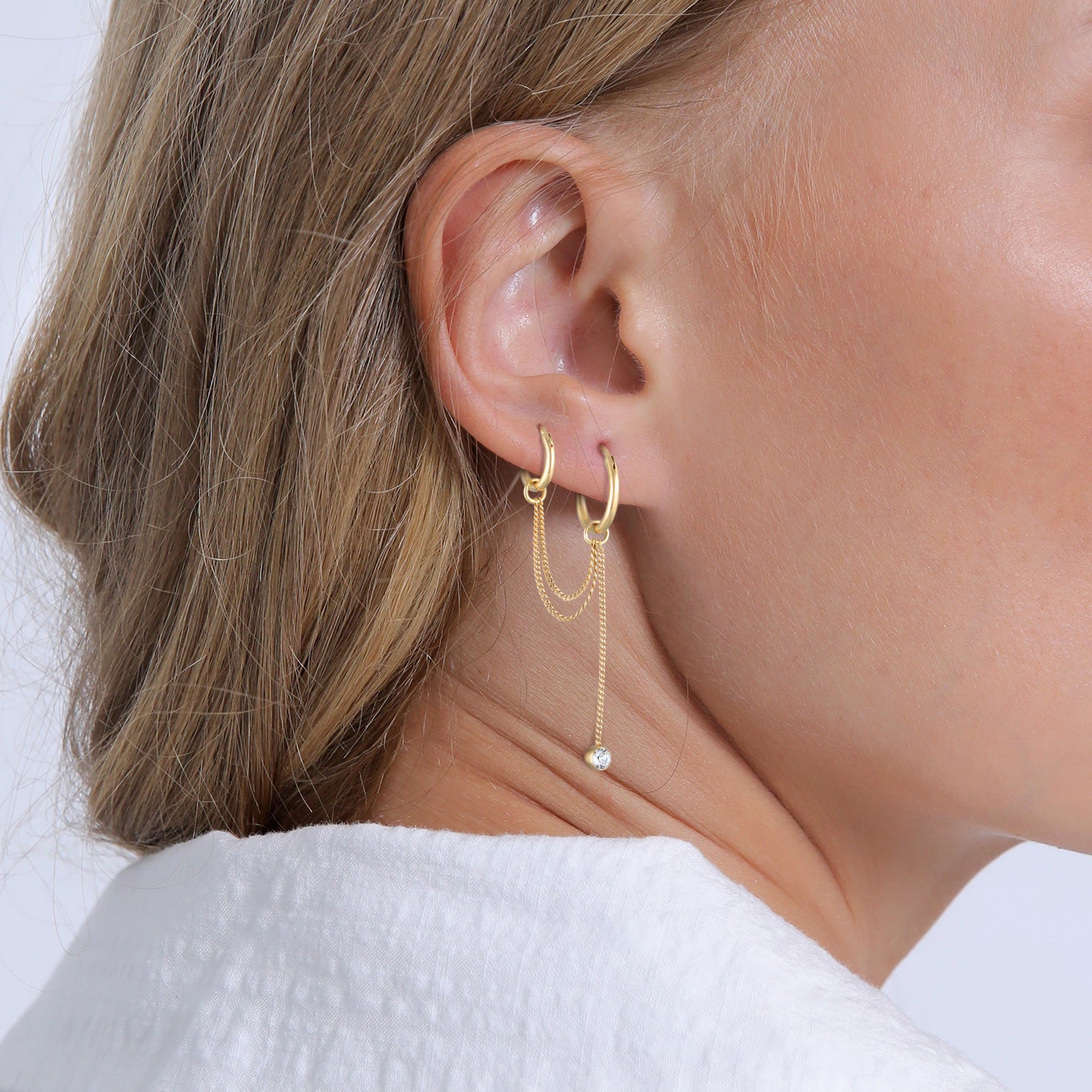 Gold - Elli | Creolen Ear Chain | Mit Kristallen von Swarovski® (Weiß) | 925er Sterling Silber Vergoldet