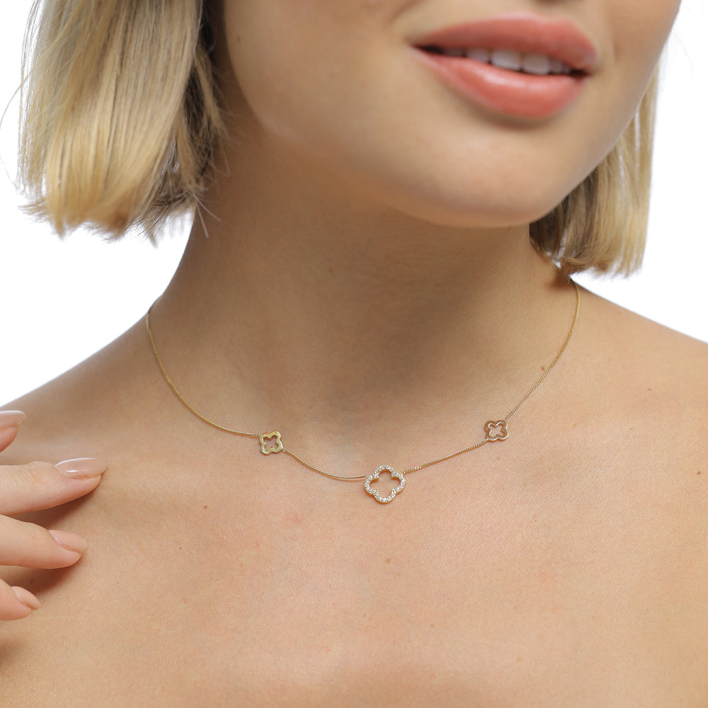 Necklace clover leaf symbol