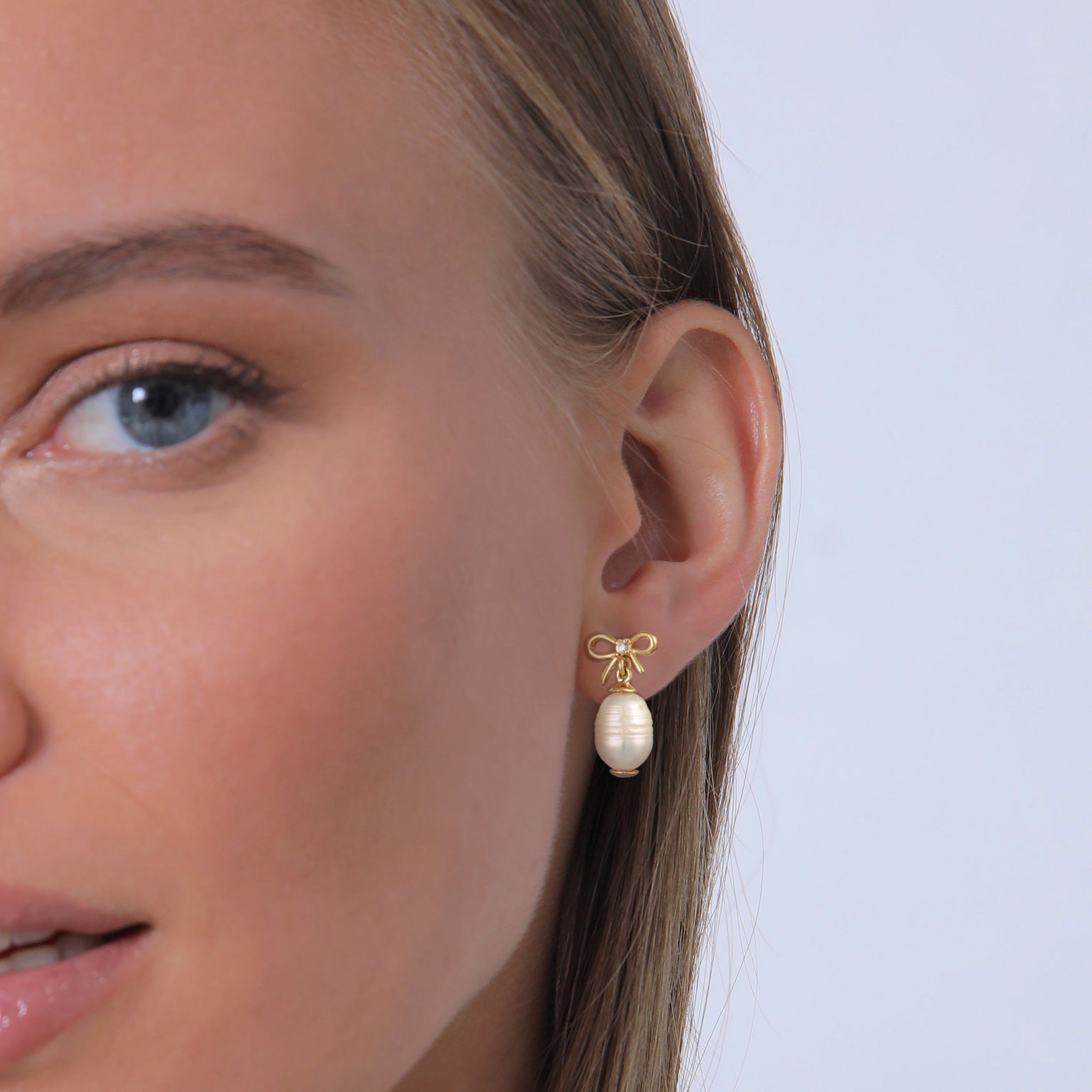 Gold - Elli PREMIUM | Ohrhänger Schleife | Süßwasserperle, Zirkonia (Weiß) | 925er Sterling Silber Vergoldet