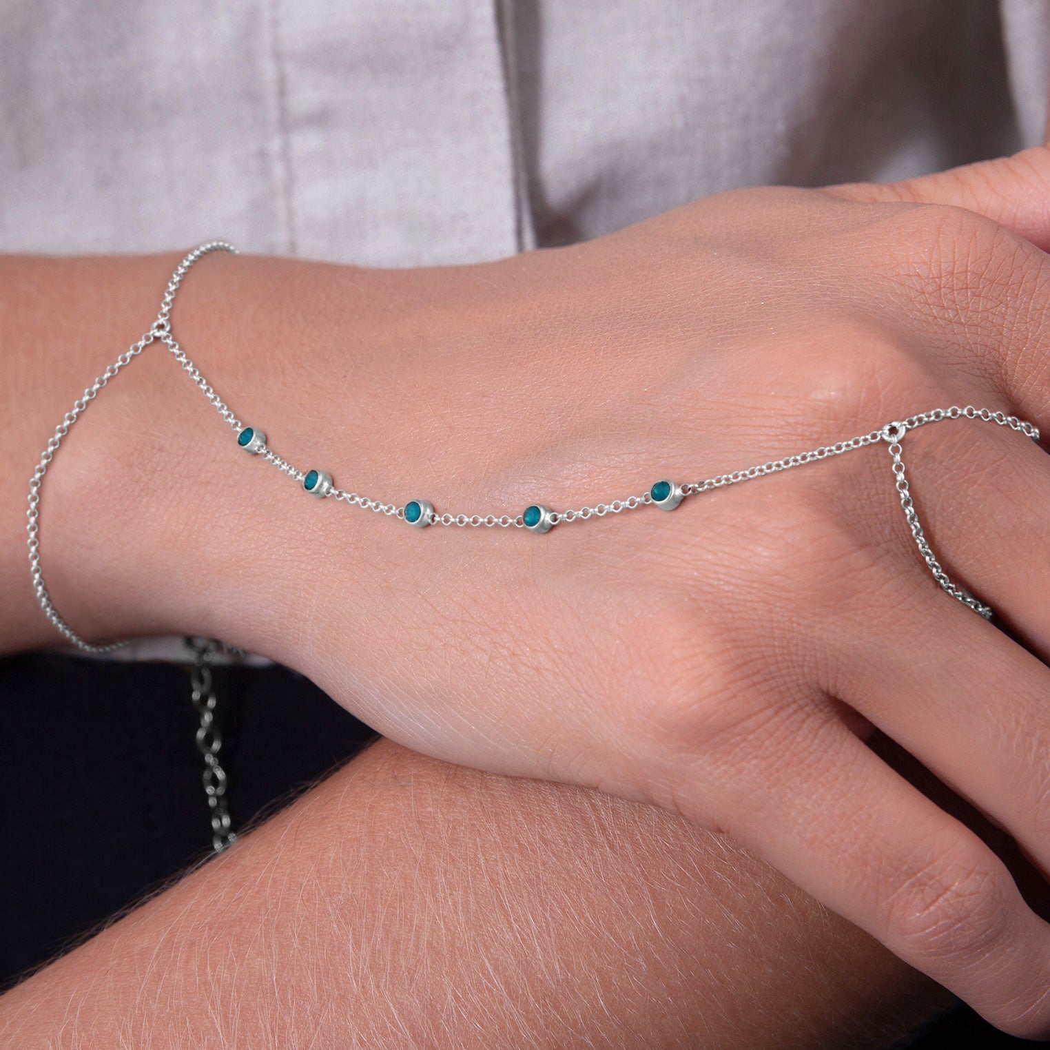 Blau - Elli | Armband Handchain | Kristalle (Grün) | 925er Sterling Silber