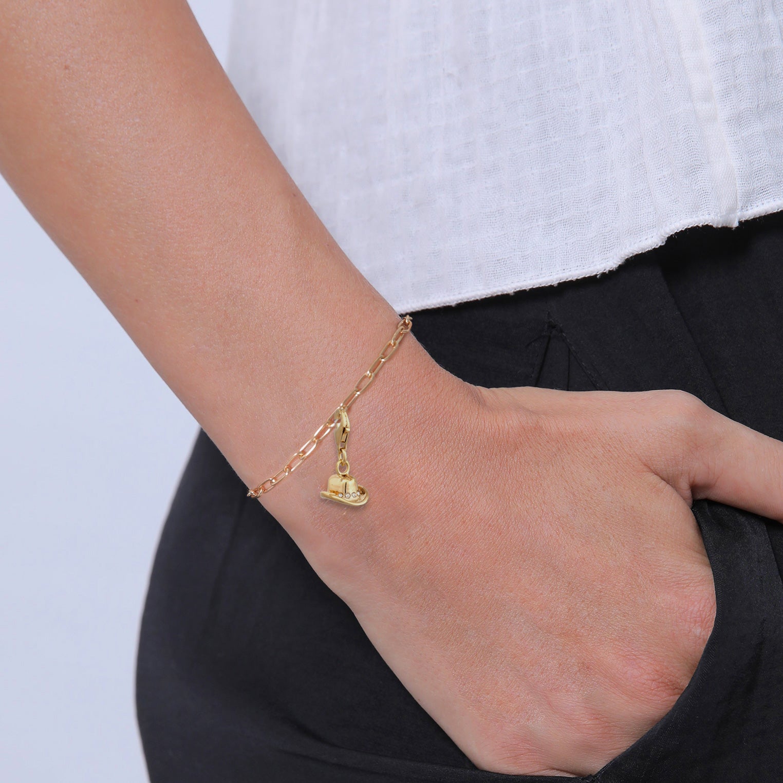 Gold - Elli | Charm Cowboy Hut | Mit Kristallen von Swarovski® (Weiß) | 925 Sterling Silber vergoldet