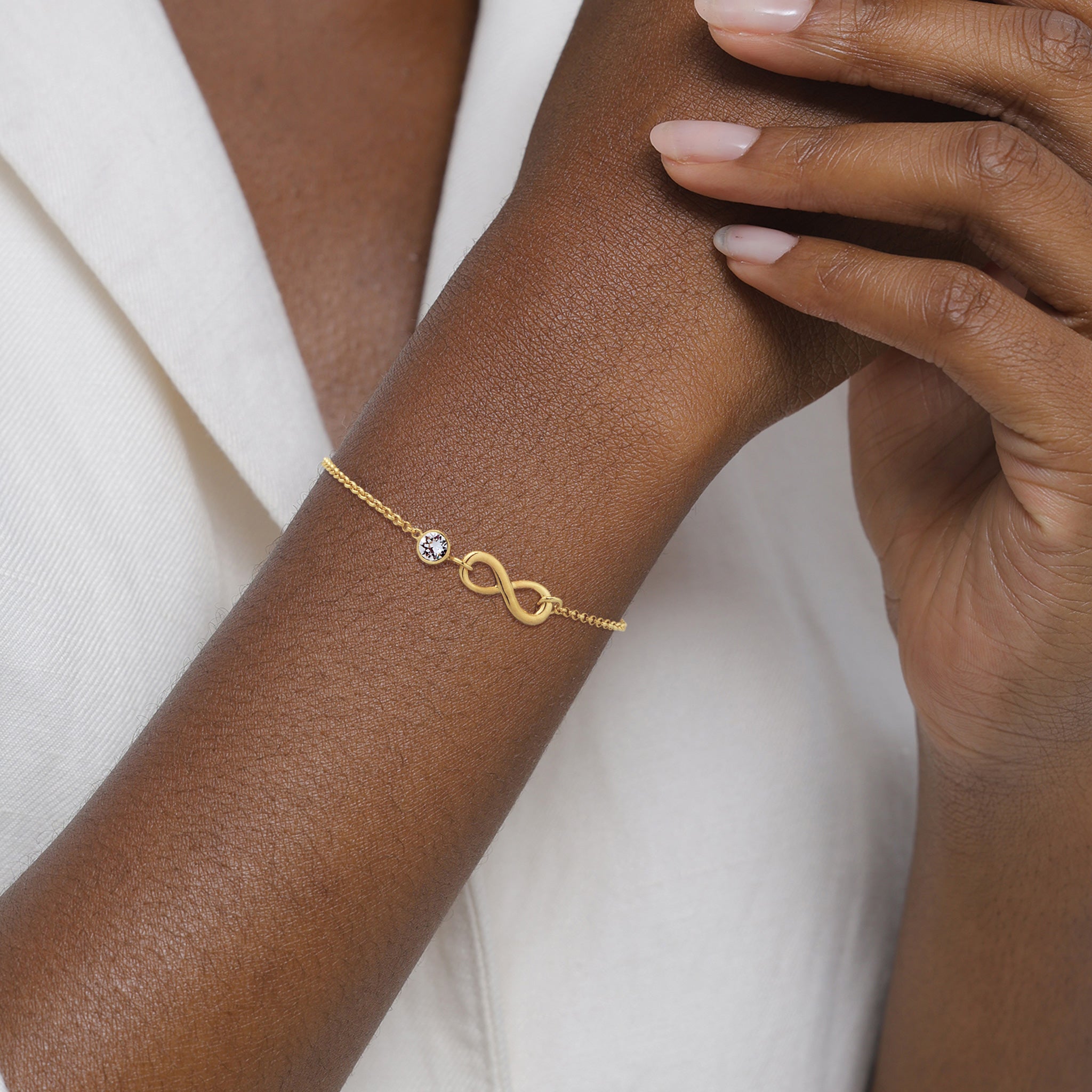 Gold - Elli | Armband Infinity | Mit Kristallen von Swarovski® (Weiß) | 925 Sterling Silber vergoldet