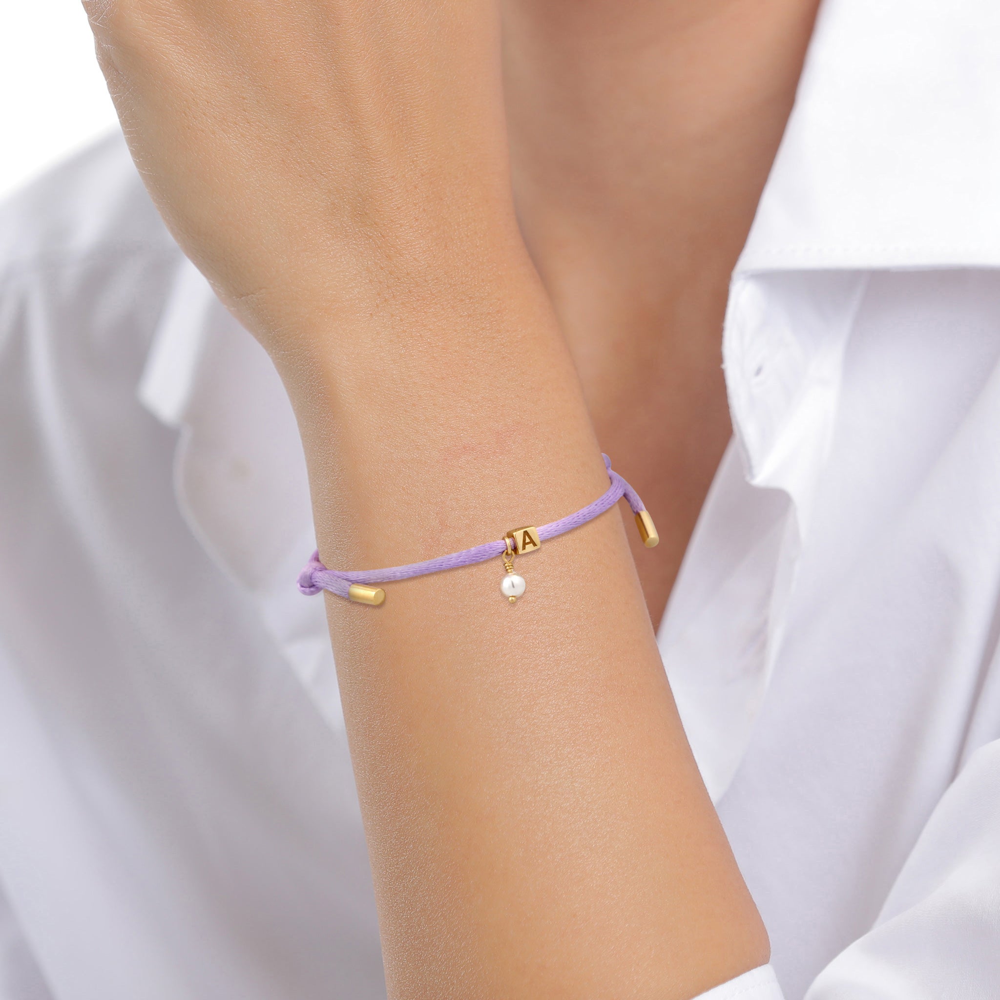 Lila - Elli | Armband Würfel Gravur | Swarovski® Perle & Satin (Lila) | 925 Sterling Silber vergoldet