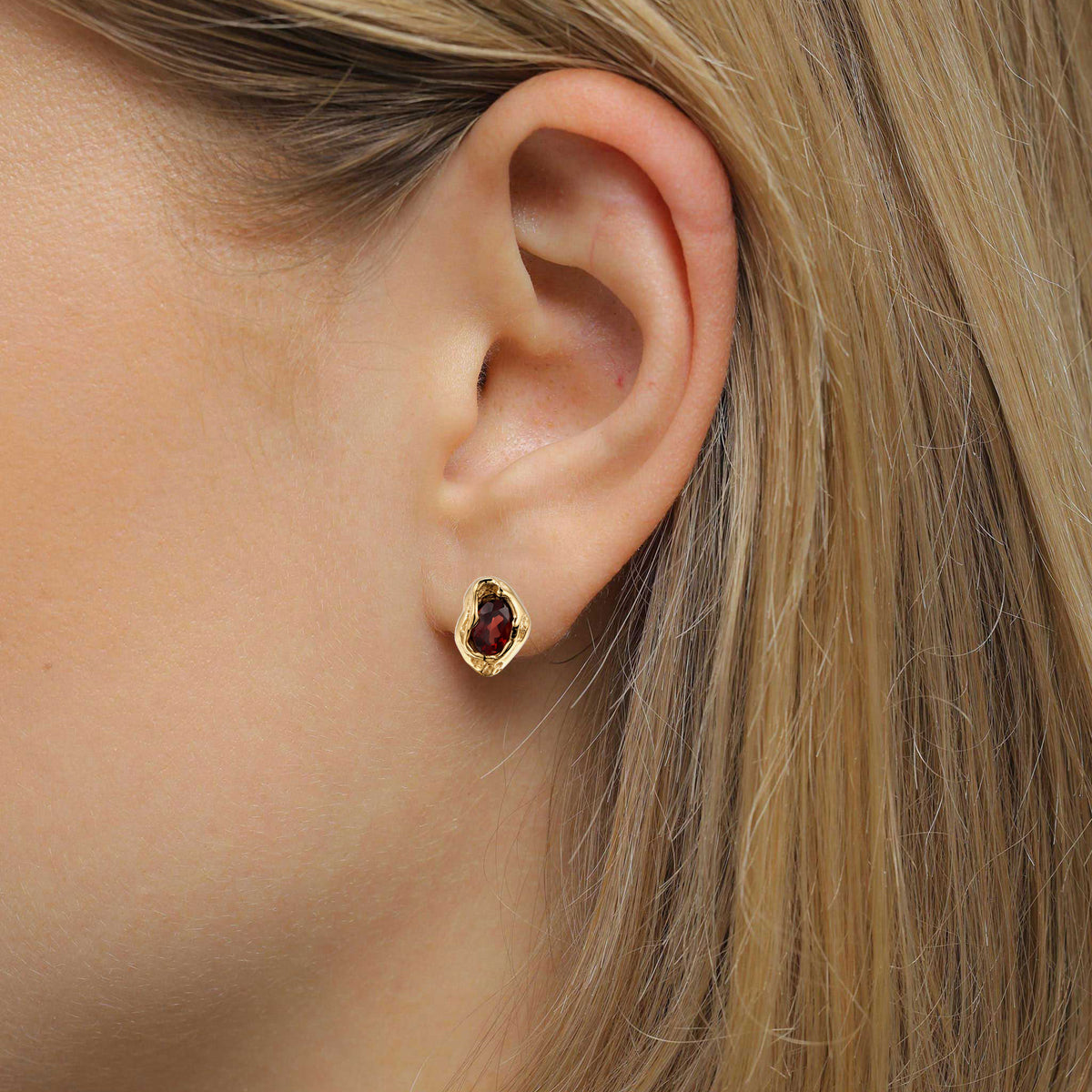 Gold - Elli | Ohrstecker mit Granat (Dunkelrot) | 925 Sterling Silber vergoldet