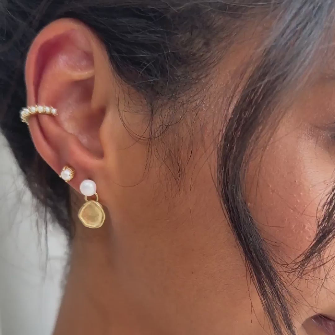 Earcuff und Ohrstecker verziert mit Perlen