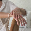 Ring-Stack mit Perlen kombiniert mit einem chunky Perlenarmband